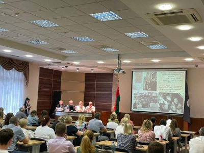 В формате диалога