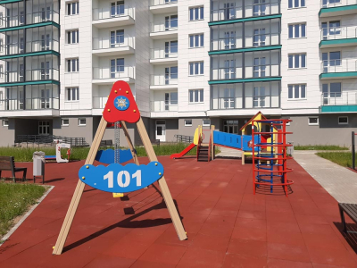 Новая имиджевая детская площадка в стиле МЧС оформлена в Центральном районе