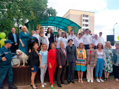 Праздничная атмосфера чувствовалась даже на подходе к ГУ «Детский дом-интернат для детей-инвалидов с особенностями психофизического развития»