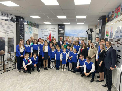 Открытие музейной экспозиции "Дети мира- о войне и мире"