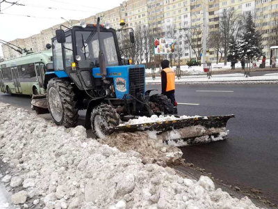 Внимание жителям района! Просьба убрать автомобили с проезжей части!